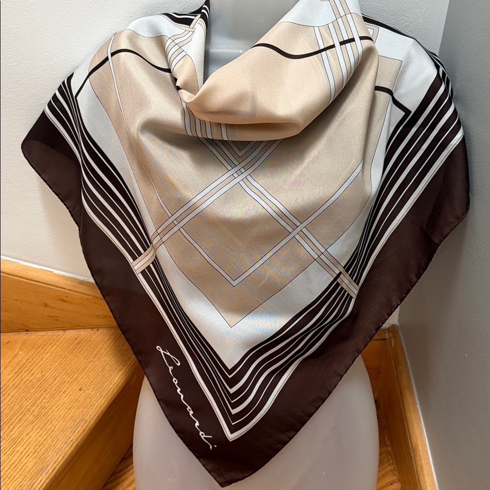 Leonardi Geometric Fashionable Silky Square Scarf VTG